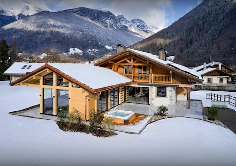 Enjoy the mountain and relax in hot tub