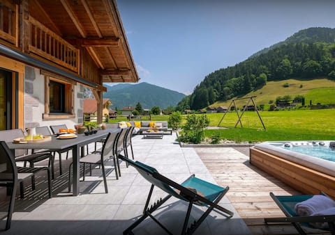 Enjoy the mountain and relax in hot tub