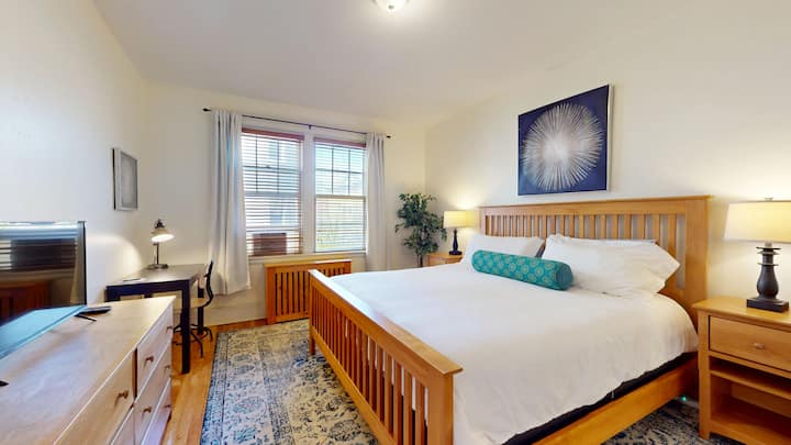 Спалня 1, голямо двойно легло, много място за съхранение на дрехи, особено в килера. Устройството е оборудвано с кърпи и чисто спално бельо.