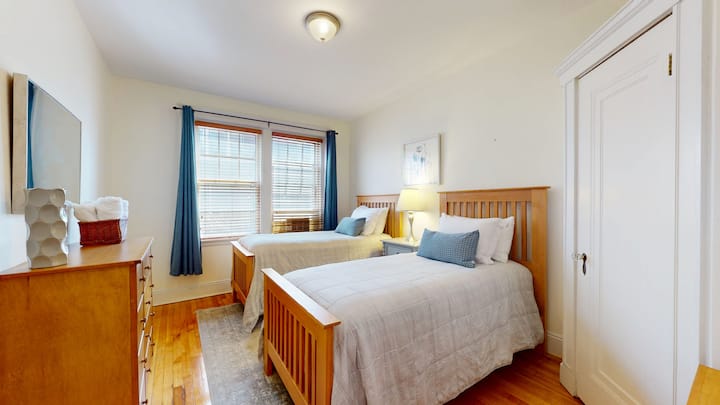 Спалня 2, има 2 единични легла или може да има двойно легло срещу малка такса