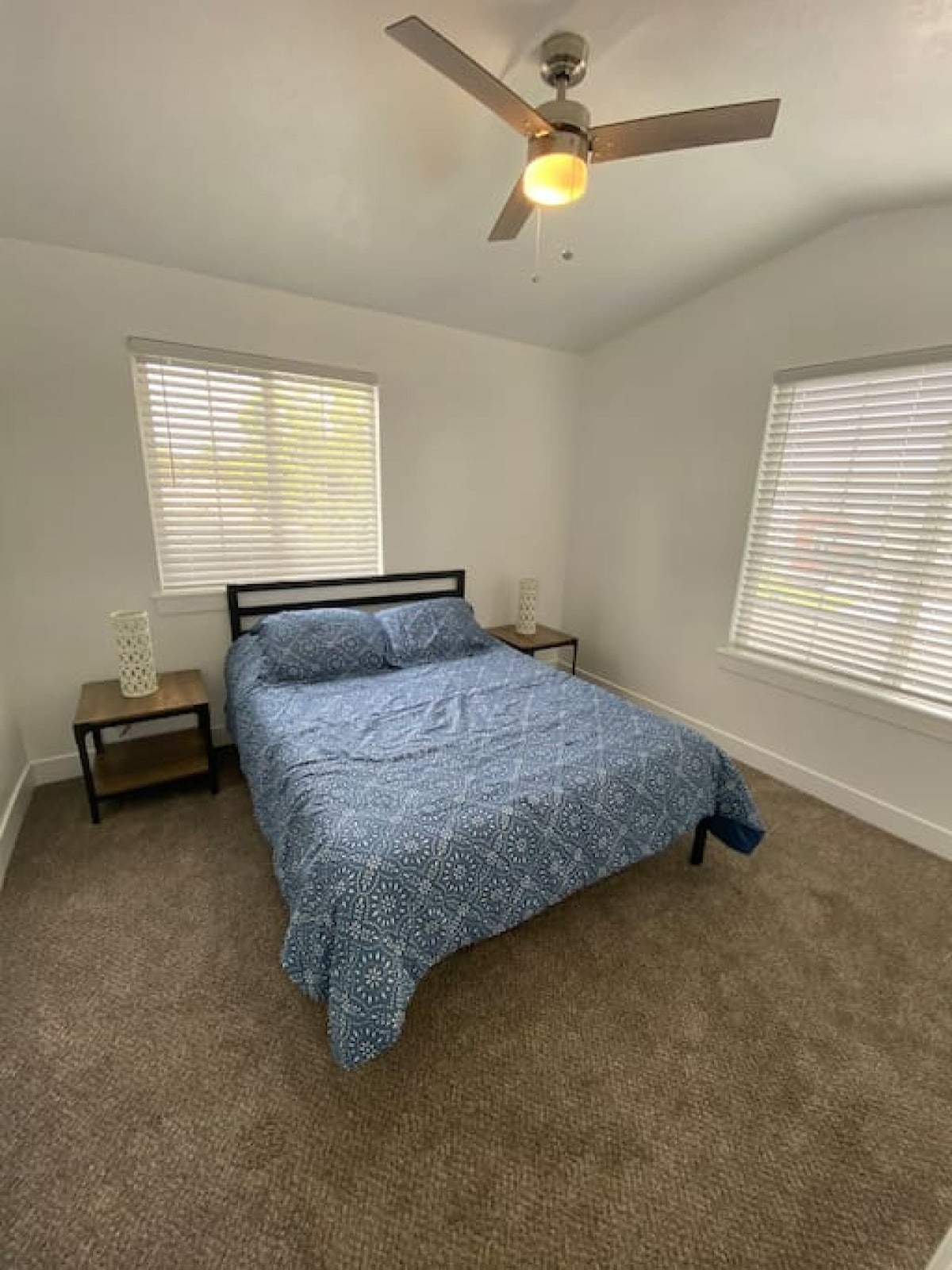 Სასტუმრო ოთახი 1 საწოლით 152 × 203 სმ