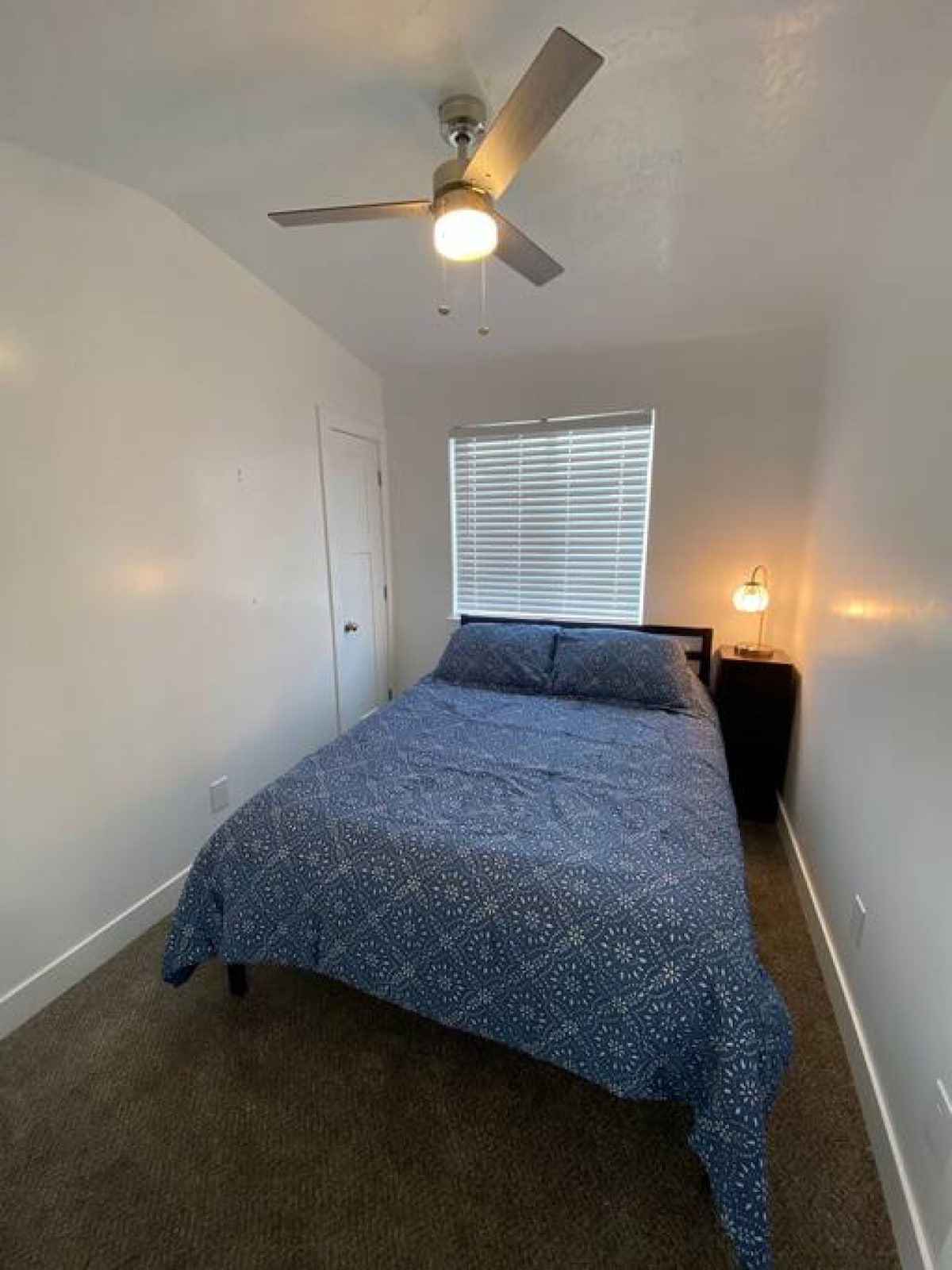 Სასტუმრო ოთახი 2 საწოლით Queen