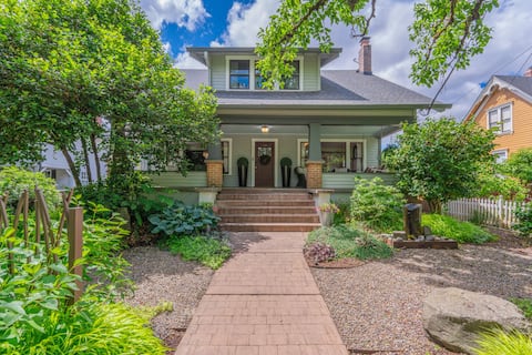 The Pearl of Newberg: A Luxury Craftman Home