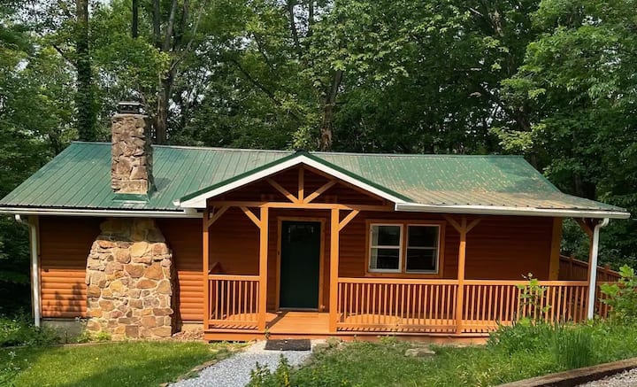Private Cabin Overlooking Hocking Hills - Ohio