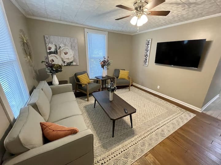 The Yellow Cottage by Tims Ford Lake Houses for Rent in Winchester