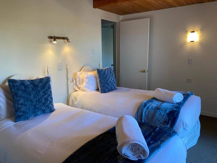 卧室3 -楼下（ 2张单人床）