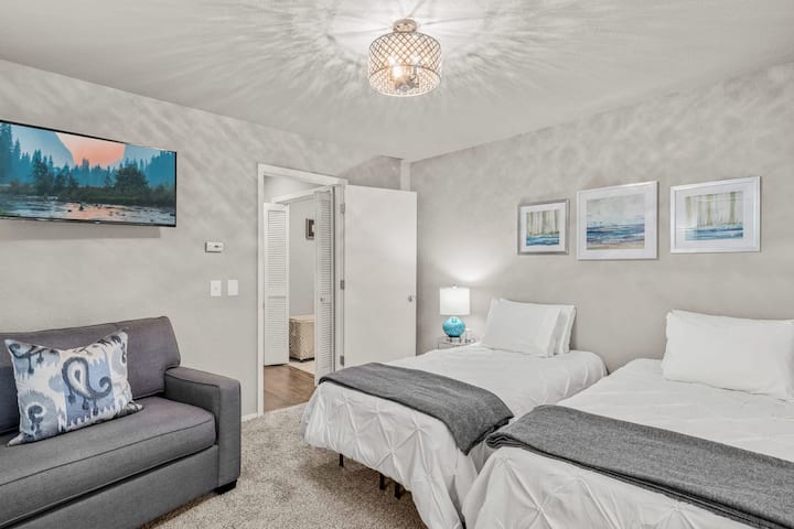 The second bedroom includes two twin-size beds and a Smart TV.