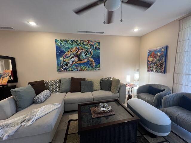 Stylish 2BR Condo | BBQ+Wifi/Close to Beach