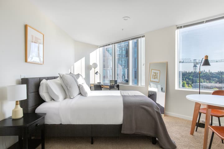 Lovely Downtown Bellevue Studio W/ Gym, W/d, Near Shops, By Blueground - Seattle, WA