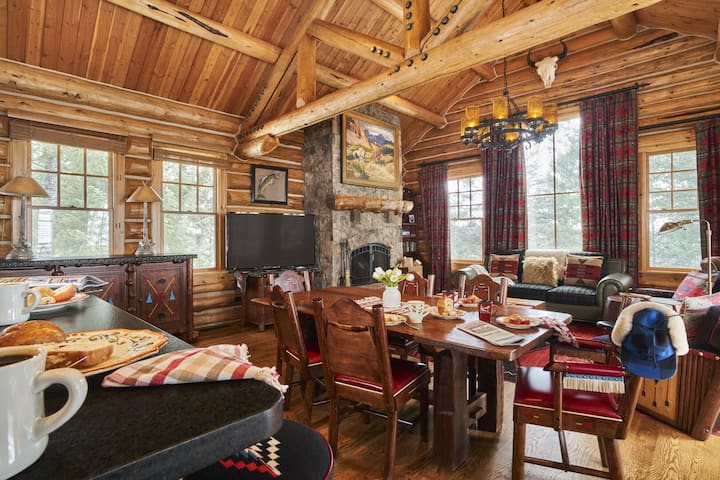 JHRL Granite Ridge Cabin 7620 - Luxury Log Cabin