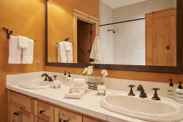 JHRL Granite Ridge Cabin 7620 - Luxury Log Cabin