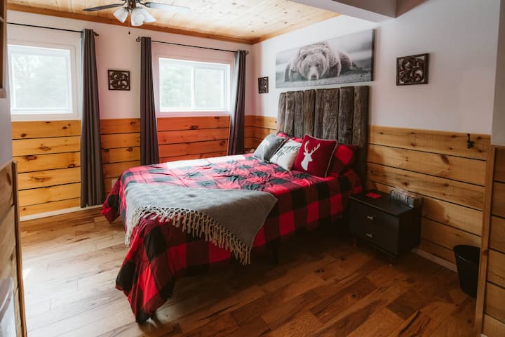 Principal Retreat with Endy queen bed