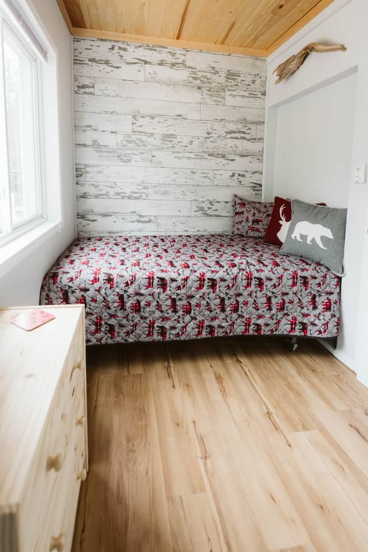 3rd bedroom cosy place to sleep or snuggle up and read  a good book 