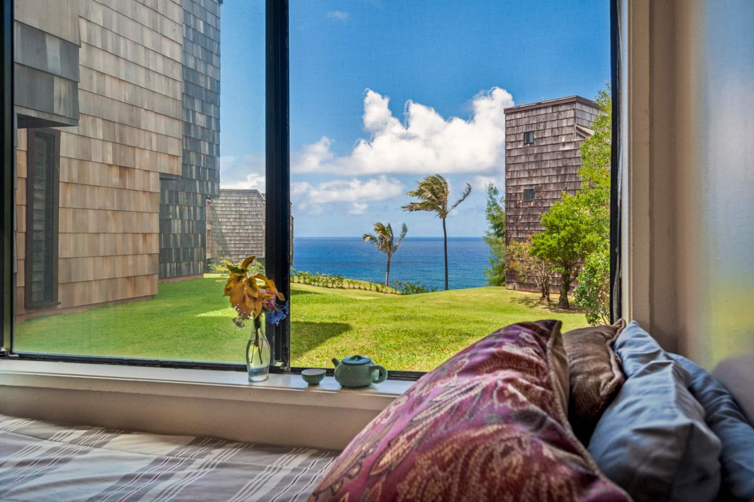 Condo in Princeville · ★4.49 · 1 bedroom · 2 beds · 1 private bath - Image 6