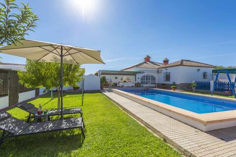 Entre Olivos Holiday Home in Seville countryside