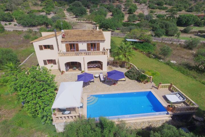 Cas Cans gallery image 2