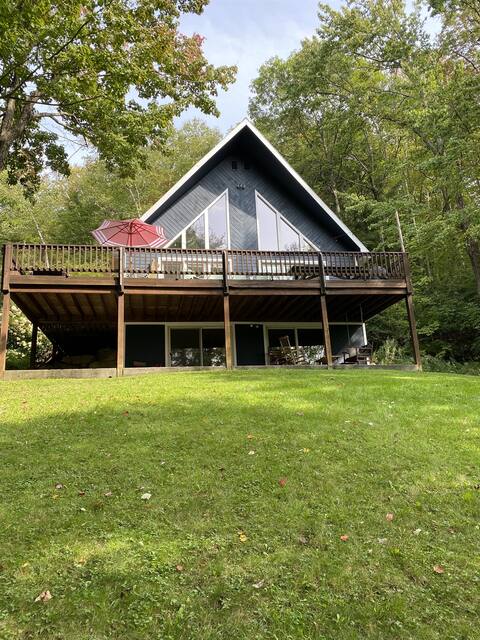 Twin Ponds ~ Private Peaceful Retreat! Sleeps 10