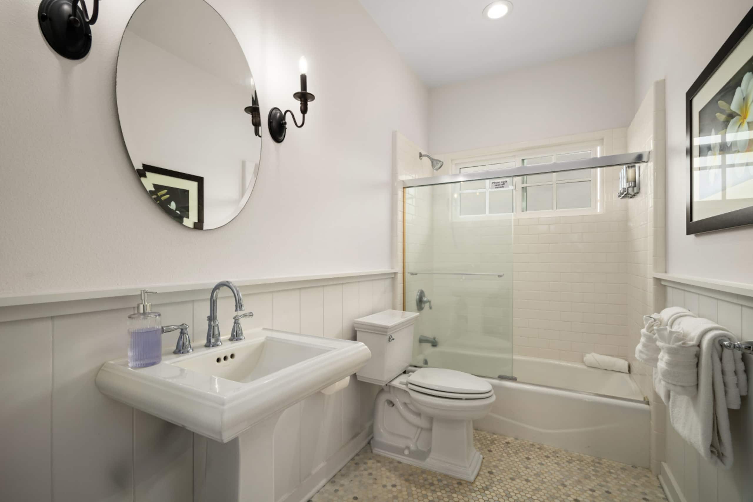 NEW Estate 5BR Retreat, Pool, AC & PickleBall - Photo 19