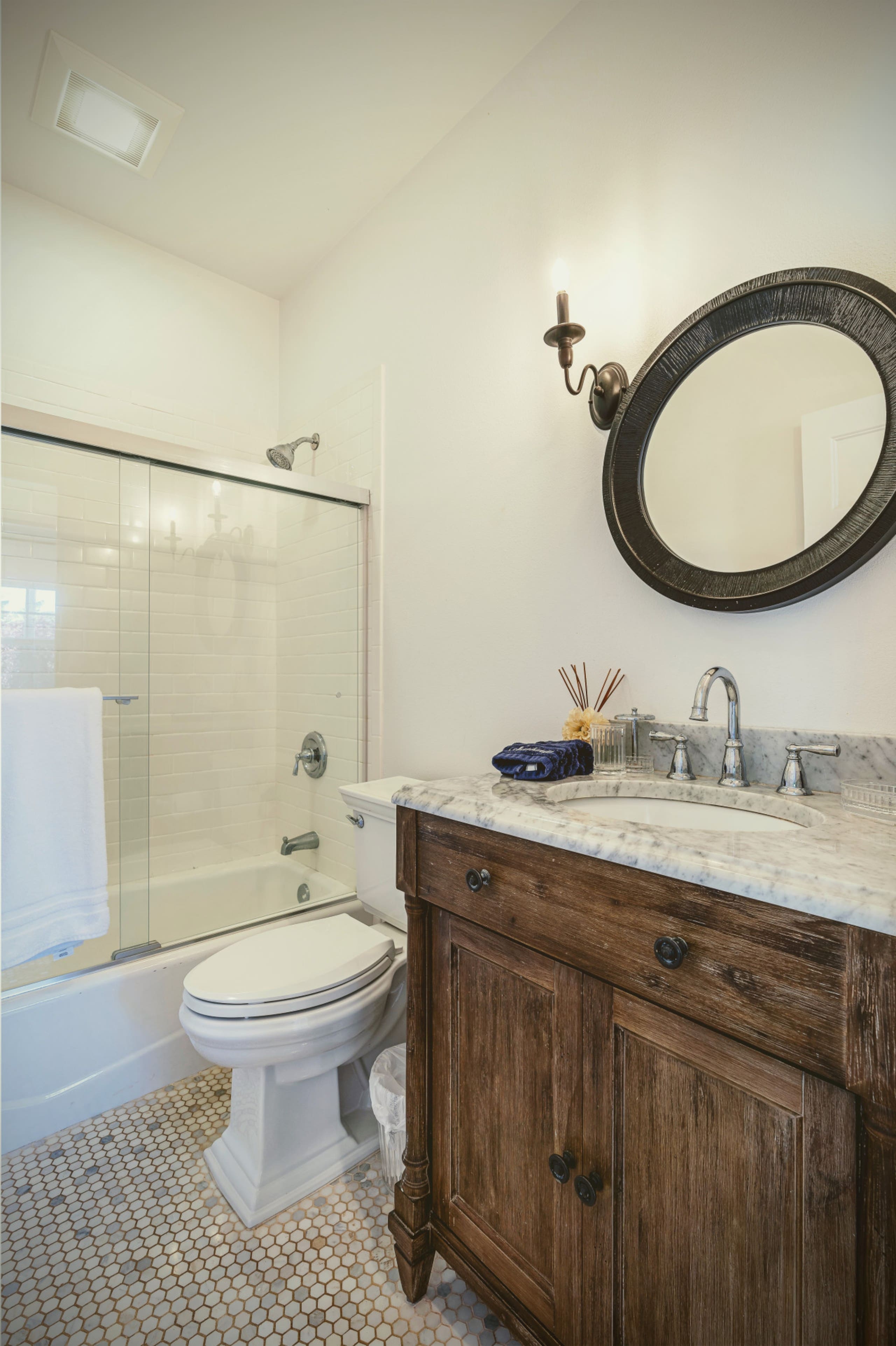 NEW Estate 5BR Retreat, Pool, AC & PickleBall - Photo 35