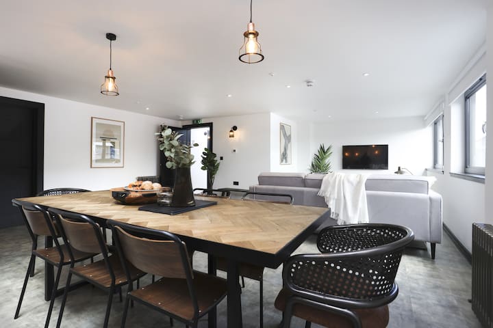 Head Brewer: Stylish 3-bed Apt-4th floor