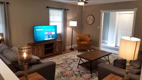 Movie Room. Fenced Yard. 50 Min to Dollywood.