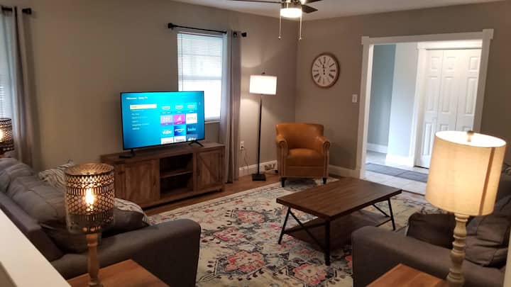 Movie Room. Fenced Yard. 50 Min to Dollywood.