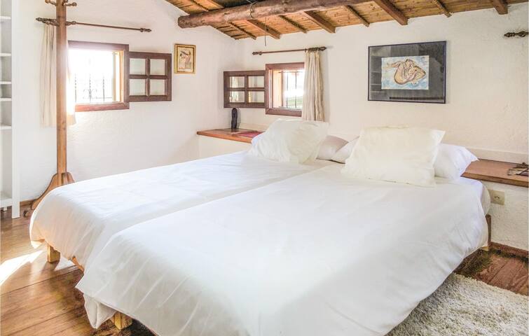 4 bedroom awesome home in Manacor gallery image 3