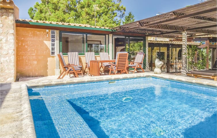 4 bedroom awesome home in Manacor