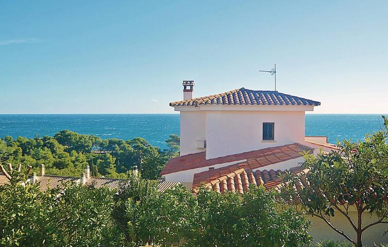 Nice home in Tossa de Mar with WiFi gallery image 2