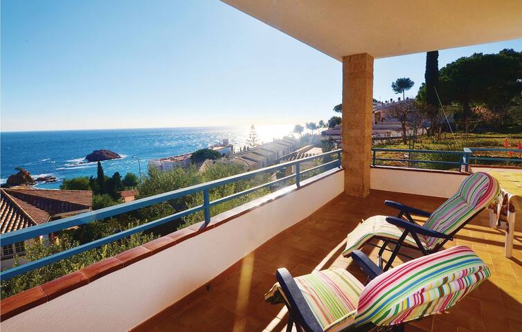 Nice home in Tossa de Mar with WiFi