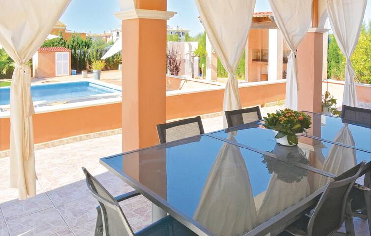 5 bedroom stunning home in Lluchmajor gallery image 3