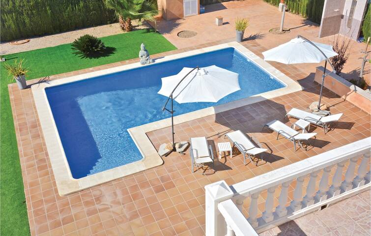 5 bedroom stunning home in Lluchmajor gallery image 5