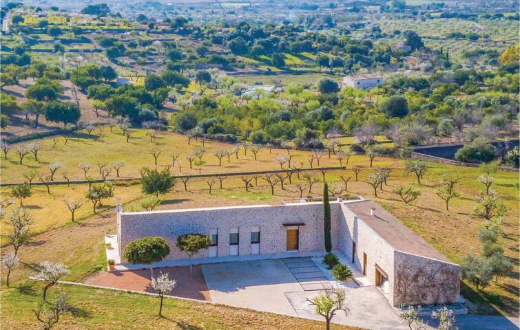 Gorgeous home in Moscari gallery image 5