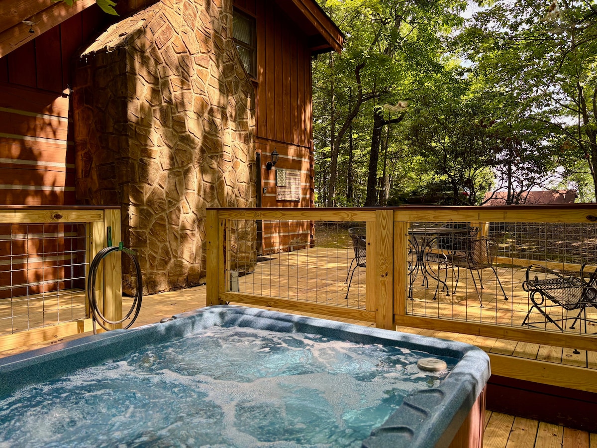 Pet friendly, hot tub, arcade, & great deck space!