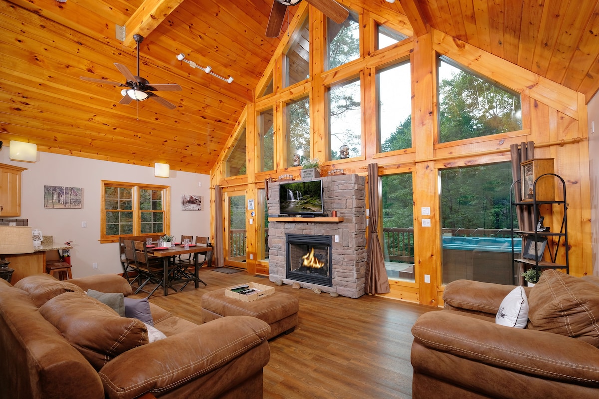Shuffle board table, hot tub, outdoor firepit!