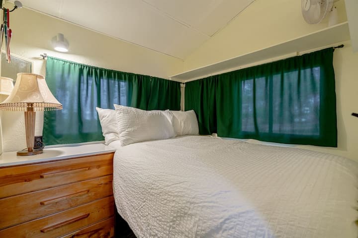 Habitación con cama de matrimonio