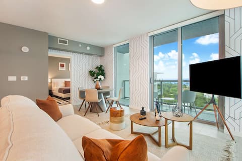 Miami Views Vacation Haven - 1 Bdrm Condo