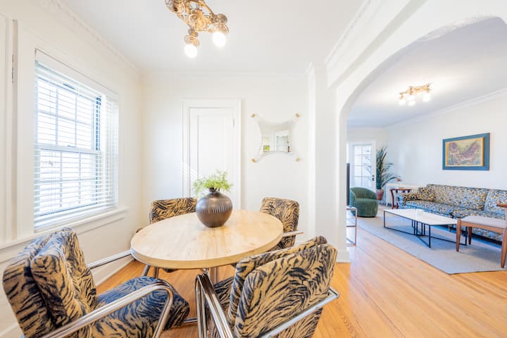Plaza Penthouse: Historic Charm & Stunning Views - Kansas City, MO