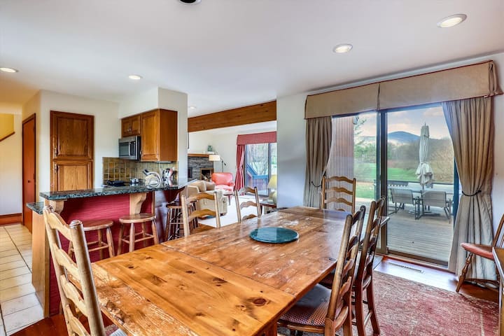 Stonybrook 37: 4 Br, Fireplace, A/c, Summer Pool & Community Amenities! - Stowe, VT
