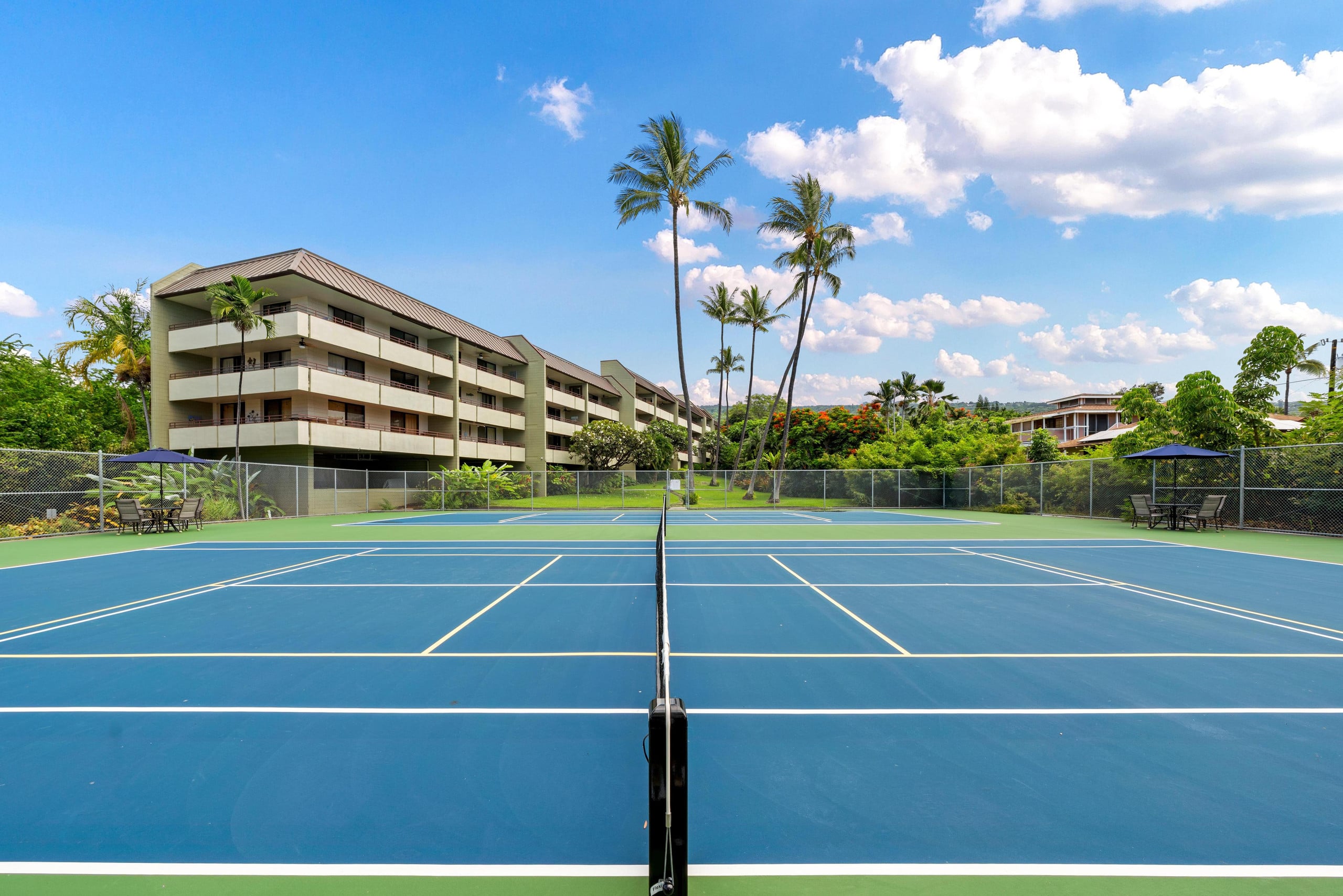 Condo in Kailua-Kona · ★4.45 · 2 bedrooms · 3 beds · 2 shared baths - Image 37
