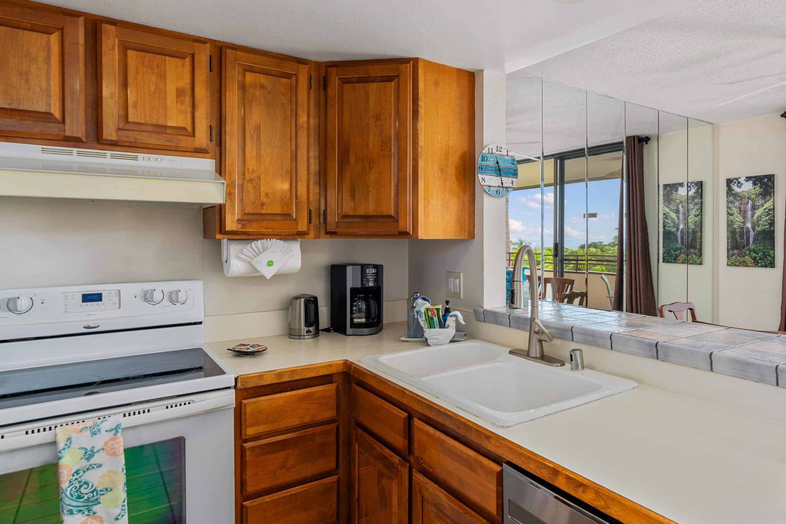 Condo in Kailua-Kona · ★4.45 · 2 bedrooms · 3 beds · 2 shared baths - Image 12