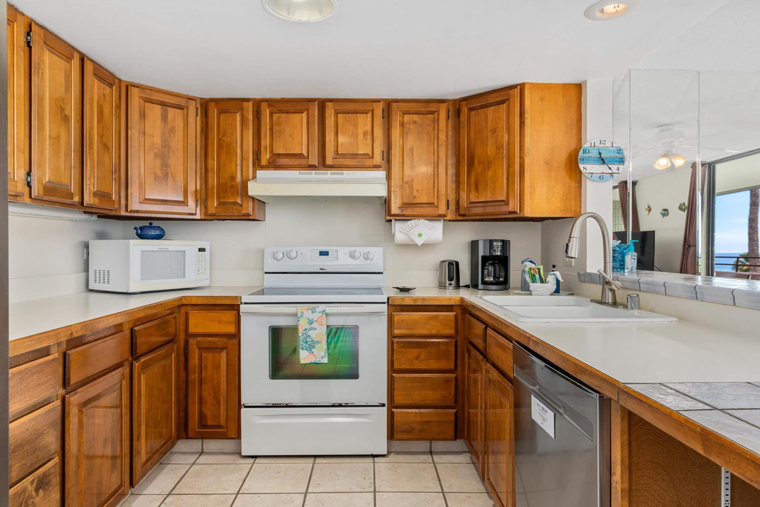 Condo in Kailua-Kona · ★4.45 · 2 bedrooms · 3 beds · 2 shared baths - Image 11