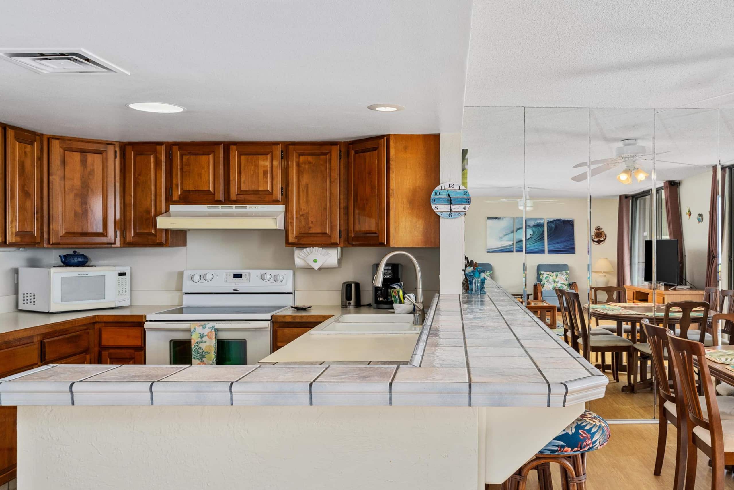 Condo in Kailua-Kona · ★4.45 · 2 bedrooms · 3 beds · 2 shared baths - Image 10