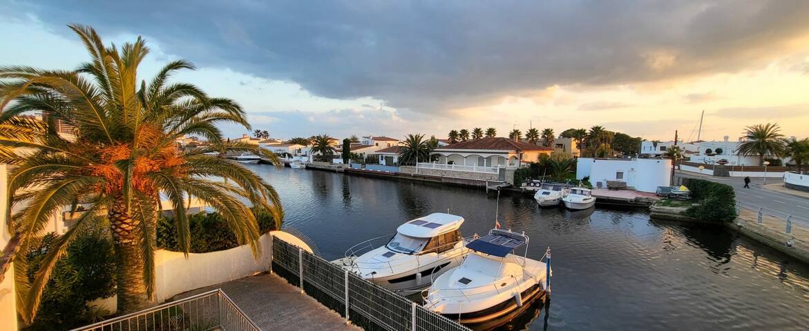 8008 casa hendre, news.exceptional canal house wit gallery image 5