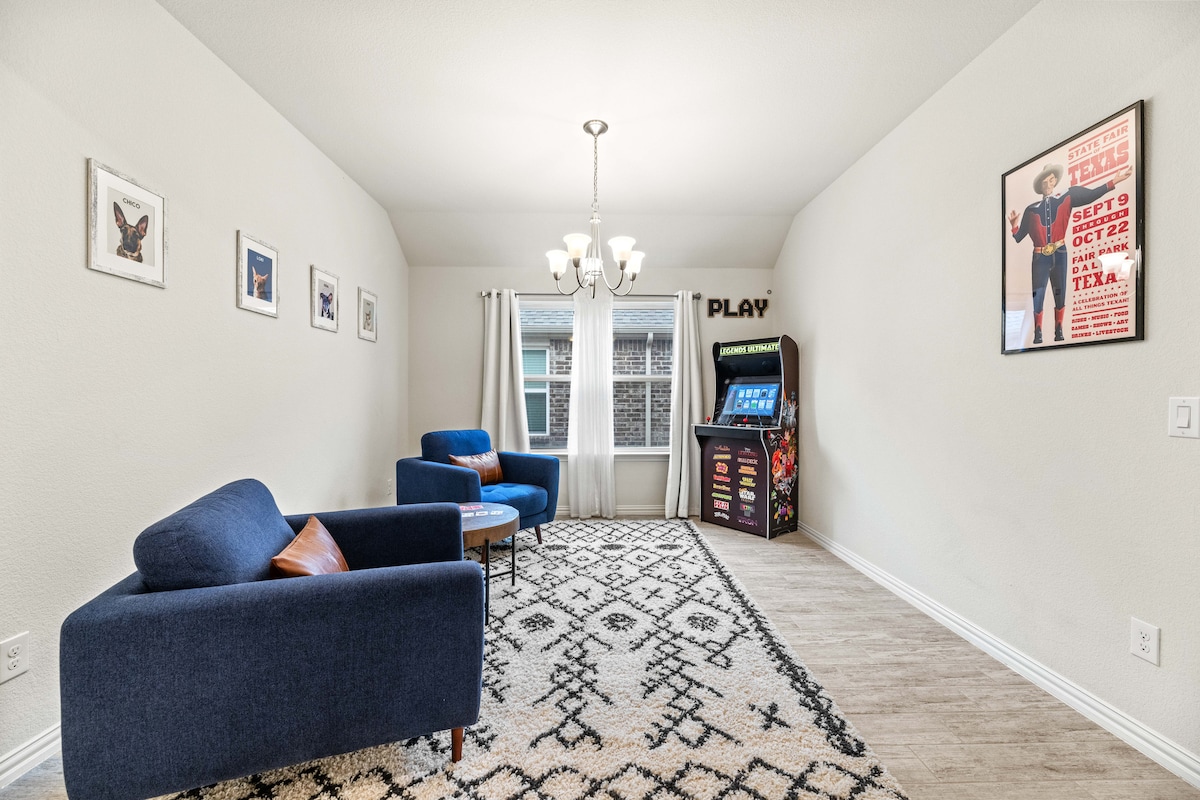 Top Airbnb: Casa at Fossil Creek | 3BD, Office, Game Area in Fort Worth
