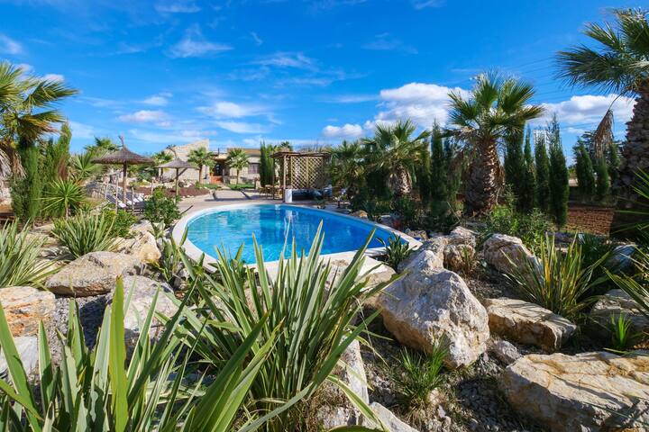 Melongos gallery image 3