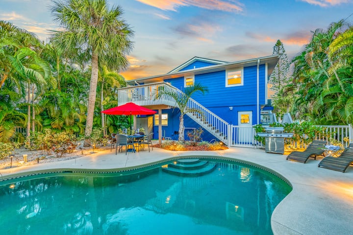 Chic Pool Home Steps To Beach! Game Room! - Anna Maria, FL