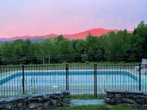 HFH Spectacular Home w/ hot tub, pool, views!