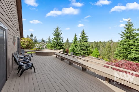 Luxury Home—Fireplaces, Hot Tub, Fire Pit & Views!