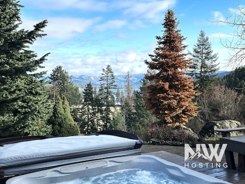 Luxury Home—Fireplaces, Hot Tub, Fire Pit & Views!